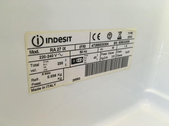 Indesit RA 27 kombinált hűtő cimke